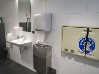 Keflavíkurflugvöllur - Snyrting við Saga Lounge