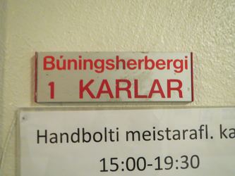 Íþróttamiðstöðin að Varmá - Íþróttasalur - A-búningsaðstaða