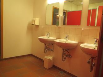 Íþróttamiðstöðin að Varmá - Afgreiðsla og wc
