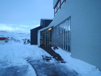 Fljótsdalshérað - Íþróttahús Brúarási - stakur búningsklefi