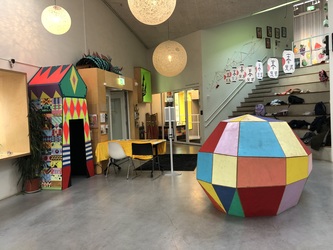 Børnekulturhus Ama´r - Mulighedernes Rum, værkstedet og cafeområdet