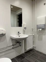 Birkerød Idrætscenter - Toilet ved Multihallen (nedre niveau)