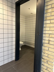 Kulturcenter Mariehøj - Toilet ved Kultursalen i Fløj D