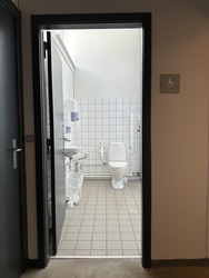 Kulturcenter Mariehøj - Toilet ved Per Kirkeby salen