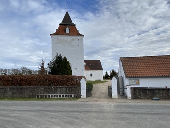 Hylke Kirkegård og toiletfaciliteter