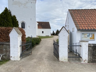 Hylke Kirkegård og toiletfaciliteter