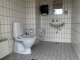 Hylke Kirkegård og toiletfaciliteter