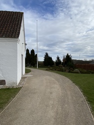 Hylke Kirkegård og toiletfaciliteter