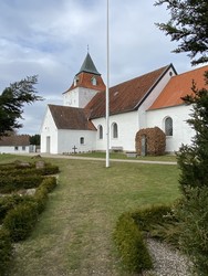 Hylke Kirkegård og toiletfaciliteter