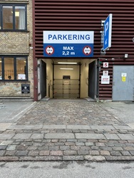 Hudklinikken v. Edgar Lauritzen