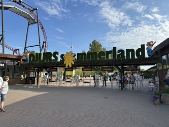 Djurs Sommerland -  Parkering, indgang og rundt i parken
