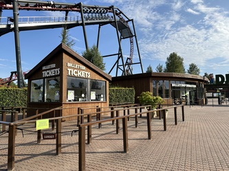 Djurs Sommerland -  Parkering, indgang og rundt i parken