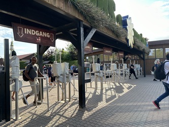 Djurs Sommerland -  Parkering, indgang og rundt i parken