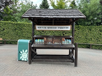 Djurs Sommerland -  Parkering, indgang og rundt i parken
