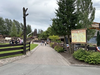 Djurs Sommerland -  Parkering, indgang og rundt i parken