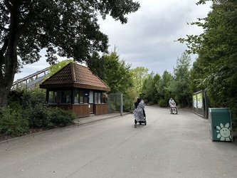 Djurs Sommerland -  Parkering, indgang og rundt i parken