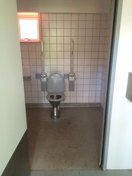 Hou Søsportcenter - Toilet ved badebro