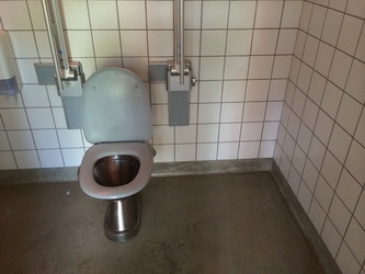 Hou Søsportcenter - Toilet ved badebro