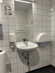 Billund Lufthavn - Cafeer og Lounges - Toilet ved cafeerne