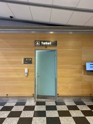 Billund Lufthavn - I forhallen - Toilet ved hovedvagten