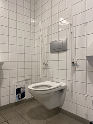 Billund Lufthavn - I forhallen - Toilet ved hovedvagten
