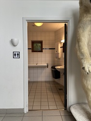 Aalborg Zoologiske Have - Toilet før indgangen