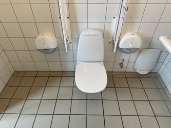 Aalborg Zoologiske Have - Toilet før indgangen