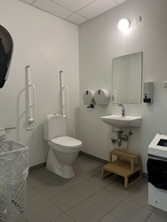 Randers Regnskov - Toilet i Frilandsgården