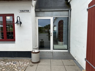 Randers Regnskov - Toilet i Frilandsgården