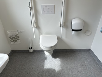 Randers Regnskov - Toilet udendørs ved Istid