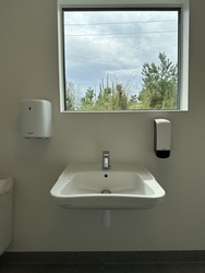 Randers Regnskov - Toilet udendørs ved Istid