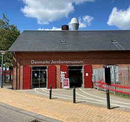 Danmarks Jernbanemuseum -  Udstilling i remisen i stueplan