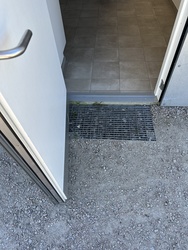 Naturkraft - Toilet ved indgangen efter billettering