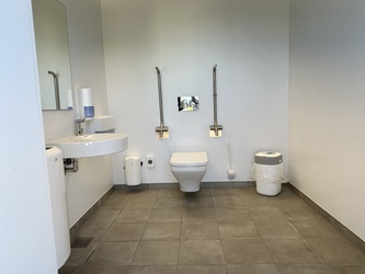 Naturkraft - Toilet ved indgangen efter billettering