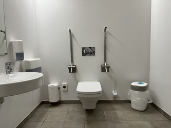 Naturkraft - Toilet ved indgangen efter billettering