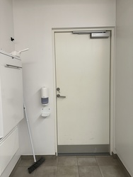 Naturkraft - Toilet ved indgangen efter billettering