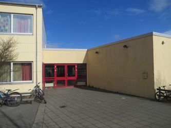 Hafnarfjörður - Öldutúnsskóli - Aðalinngangur og skrifstofur