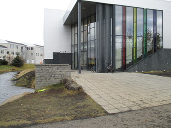 Hafnarfjörður - Setbergsskóli - Íþróttahús - Snyrting á gangi 2. hæðar.