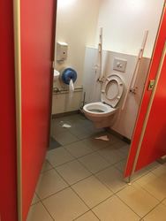 Íþróttamiðstöðin að Varmá - Afgreiðsla og wc