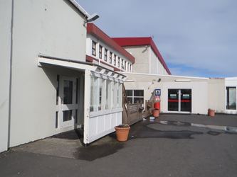 Íþróttamiðstöðin að Varmá - Íþróttasalur - A-búningsaðstaða