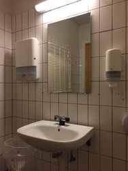 Danhostel Faxe - Hovedbygning - Handicaptoilet i forhal