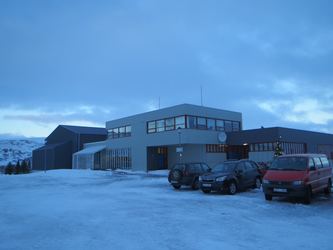 Fljótsdalshérað - Íþróttahús Brúarási - stakur búningsklefi