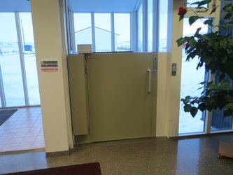 Fljótsdalshérað - Íþróttahús Brúarási - stakur búningsklefi