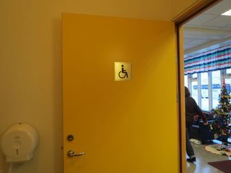 Fljótsdalshérað - Íþróttahús Brúarási - stakur búningsklefi