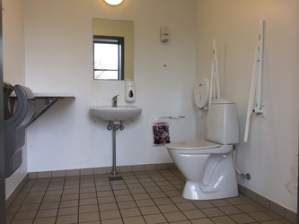 Smørum Idrætscenter - 4. Handicaptoilet i forhal