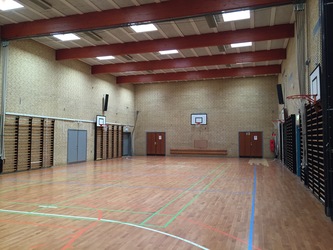Firkløverskolen - 2. Faglokalet til musik og adgang til hallen