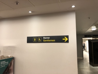 Københavns Lufthavn - Toilet (efter security) ved butikkerne i terminal 2