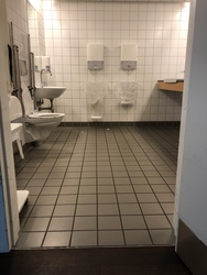 Københavns Lufthavn - Toilet (efter security) ved gate D101