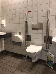 Københavns Lufthavn - Toilet (efter security) ved gate D1