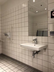 Københavns Lufthavn - Toilet (efter security) inde i Assistancecenteret